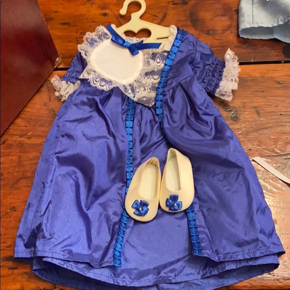 Felicity’s Christmas Gown